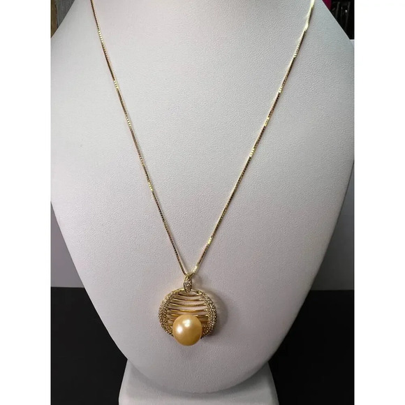 Golden yellow cultured pearl pendant in gold over sterling silver with chain - Picture 9 of 11